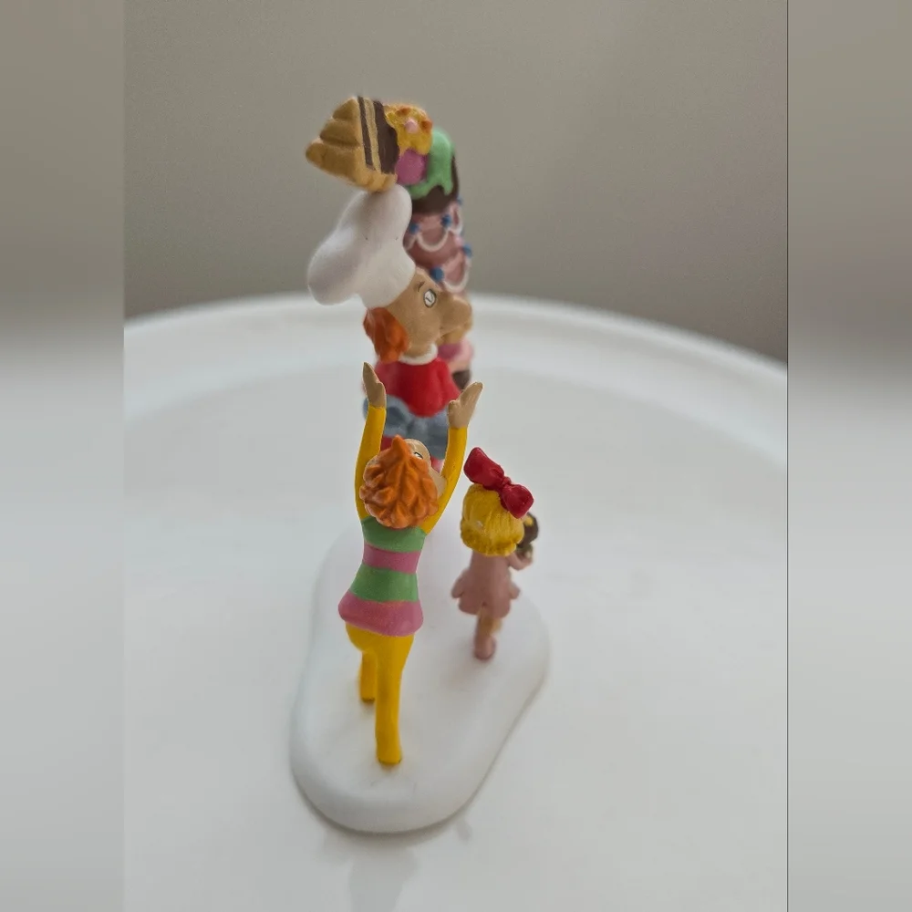 Department 56 - Grinch Who-Ville - Who's with Sweets - Picture 4 of 5